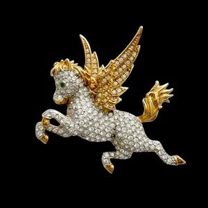 Swarovski Crystal Vintage Pegasus Flying Horse Gold Plated Pin Brooch RARE
